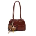 Sac bowling rétro en cuir rouge foncé avec charmant pendentif d'ours, sac bandoulière. - Avec Pendentif / Rouge