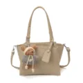 Sac cabas bandoulière beige chic pour femme, grand sac à main élégant avec pendentif. - Avec Pendentif / Gris