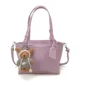 Élégant sac à main cabas en cuir violet pour femme avec joli pendentif ours et grand espace. - Avec Pendentif / Violet