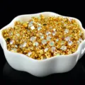 Gold-clawed glass rhinestones for DIY crafts, sparkling AB crystals for bridal dresses and hair accessories. - SS30 Approx. 5.8 mm, Approx. 700 Pcs / White AB Rhinestones + Gold 4-Prong Base
