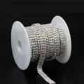 Chaîne de strass argentée à 3 rangées bordure en cristal loisirs créatifs bobine - SS6 strass 2 mm, largeur 6 mm, 9 m (env. 10 yards) / Strass blanc AB avec chaîne en cuivre plaqué argent