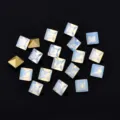 Strass carres en cristal pour nail art et decoration de montre, diamants brillants et precieux. - 4mm (20 Pièces/Paquet) / Blanc Opale