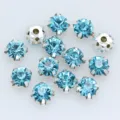 Glitzernde Strasssteine aus Glas mit silbernen Krallenfassungen zum Aufnähen für Kleidung - 6mm (36 Stück/Packung) / Seeblau