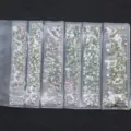 Assortiment glazen platte strass-steentjes in set voor DIY nail art en fonkelende decoraties. - Wit AB
