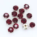 Runde rote Glasstrasssteine mit Silberklauenfassungen zum Nähen von Kleidung und DIY. - 6mm (36 Stück/Packung) / Dunkelrot