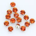 Runde orangefarbene Glas-Strasssteine mit silbernen Krallenfassungen für Kleidung und Taschen. - 6mm (36 Stück/Packung) / Orangerot