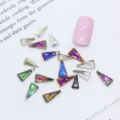 Driehoekige iriserende strass steentjes voor nail art, K9 kristallen DIY bedels. - Meerkleurig
