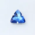Blauer dreieckiger Glas-Näh-Strassstein mit silberner Krallenfassung für DIY-Kleider. - Mittelblau