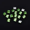 Strass carrés verts pour le nail art, la réparation de montres et les accessoires de bricolage. - Vert clair