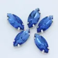 Blaue spitzovale Glas-Krallenschmucksteine für DIY-Kleidung, Brautkleider und Kragendekoration. - Mittelblau