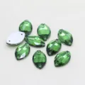 Groene glas strass stenen om op te naaien in markies vorm met twee gaten voor DIY kleding tassen. - Grasgroen