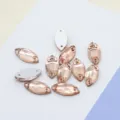 Champagne markies opslag glas strass steentjes, platte kristallen met dubbele gaten voor DIY kleding. - Rozerood