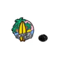 Broche émaillée surf d'été avec design de palmier et planche, idéale pour sacs et vêtements. - Style Planche de Surf Plage (C2531-1)