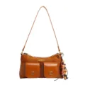 Sac épaule aisselle en cuir marron avec poches avant et charm perles en bois pour femme. - Avec Pendentif / Marron