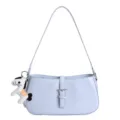Sac à épaule chic bleu clair pour femme, sac à main minimaliste tendance avec joli pendentif. - Avec Pendentif / Bleu