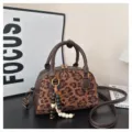 Sac bowling imprimé léopard femme rétro sac bandoulière élégant en cuir PU mode - Avec Pendentif / Léopard Café