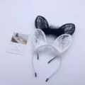 Détail serre-tête oreilles de chat en dentelle et plume, accessoires de fête élégants noir et blanc. - Taille unique / Oreilles de chat en plumes 2 couleurs