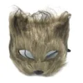 Detailaufnahme der pelzigen Tiermaske mit realistischem Kunstfell und feinen Verarbeitungsdetails. - Braun