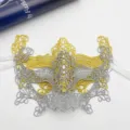 Dettaglio maschera in pizzo oro e argento, elegante accessorio per festa in costume. - 2 Pezzi/Set / Oro e Argento