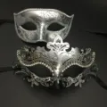 Set maschere per feste in maschera di coppia, glitter argento e maschera metallica di strass. - Principessa Argentata