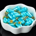 Blauwe druppelvormige nepparelhangers met strass en gouden oog voor DIY sieraden. - 8x15mm (20 Stk) / Meerblauw