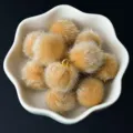 16mm nep nerts bont pompom bedels met gouden lussen voor diy sieraden kettingen - 10 Stuks/Verpakking / Melkachtig Geel