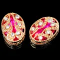 Botón de costura de cristal ovalado, piedra rosa con base de metal dorado para ropa. - Rosa rojo
