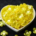 Perles de fleurs jaunes à quatre feuilles matériel de bricolage pour bouquets faits main 16-26mm - 26 mm - 50 g Environ 24 Pièces / Jaune Citron