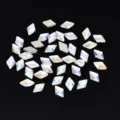 Strass per unghie piatti a forma di diamante, gemme di cristallo AB chiaro per decorare unghie - Forma a Rombo Sfaccettato / 20 Pezzi (5x8mm)
