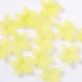 Cuentas de flores amarillas de 5 pétalos colgantes de resina translúcida para joyería DIY - Amarillo Limón