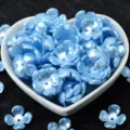 Hellblaue Perlglanz vierblättrige Blumenperlen, DIY handgemachte Bastelzubehörteile ideal. - Hellblau