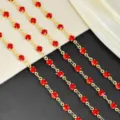 Λεπτομερης οψη χρυσης αλυσιδας 4mm με κοκκινα στρας, ιδανικη για DIY χειροτεχνιες και αξεσουαρ. - Κόκκινο KC Χρυσό