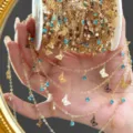 Χρυσή αλυσίδα DIY με αστραφτερά μπλε στρας και λεπτές κρεμαστές πεταλούδες για κοσμήματα. - KC Χρυσό