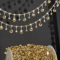 Χρυσή αλυσίδα στρασαστεριού με κοχύλι DIY αξεσουάρ, λαμπερά κρύσταλλα για κεφαλή. - Συσκευασία 1 Μέτρου / Λευκό Κέλυφος Χρυσό KC