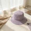 Bonito sombrero morado para niños con bordado de dibujos animados para viajes al aire libre. - M / Violeta Claro