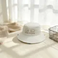 Detalles del sombrero de cubo liso para niños con bonito bordado de dibujos animados y diseño. - M / Blanco
