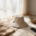 Sombrero de pescador minimalista de color sólido ajustable para niños al aire libre diario. - M / Caqui
