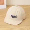 Detalle de gorra infantil de secado rápido con visera corta y bordado elegante para niños. - M / Beige