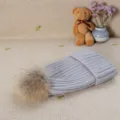 Femme hiver epaisse chaude bonnet tricot beanie avec pompon de fourrure pelucheux - Véritable fourrure de raton laveur / Gris
