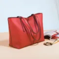 Red tote bag for women, large capacity casual commuter handbag, stylish retro single shoulder bag. - Red