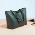 Green leather tote bag, large capacity stylish shoulder bag for women daily commute travel. - Green