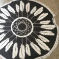Toalla de playa redonda en blanco y negro atrapasueños plumas diseño con flecos - Talla 4