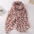 Gran pañuelo de gasa rosa con estampado de siluetas de gatos negros, elegante accesorio. - 155*72 cm / Gato Rosa