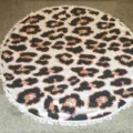 Rond strandlaken met luipaardprint en franjes voor de vakantie aan het strand. - Maat 8