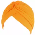Détail de bonnet turban croisé en coton orange, affichant un tissu texturé doux et élégant. - Taille unique / Jaune