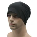 Vue détaillée d'un bonnet de nuit noir uni et respirant, idéal pour un usage quotidien. - Taille unique / Noir
