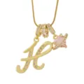 Collier pendentif lettre dorée et cœur rose avec des pierres de zirconium étincelantes. - H-Or (Chaîne Serpent)