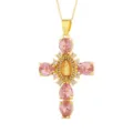 Vista dettagliata della collana con ciondolo a croce placcata oro 18k con zirconi rosa. - Stile 8 (Solo Ciondolo)