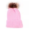 Bonnet d'hiver en tricot rose avec pompon marron duveteux, design côtelé chaud pour enfants. - Adulte / Rose