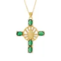 Collana con ciondolo a croce placcata in oro con zirconi verdi e rilievo religioso. - Stile 13 (Solo Ciondolo)